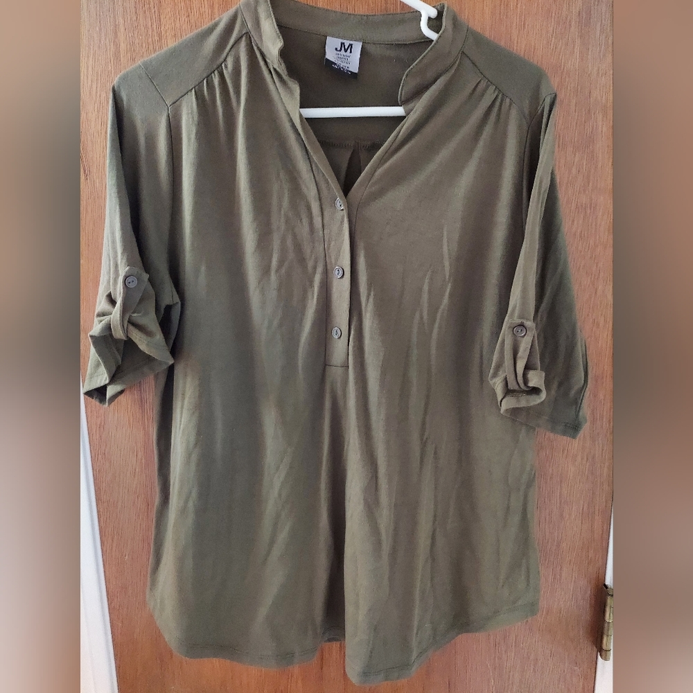 Jonathan Martin army green half sleeve shirt with buttons. Size XL